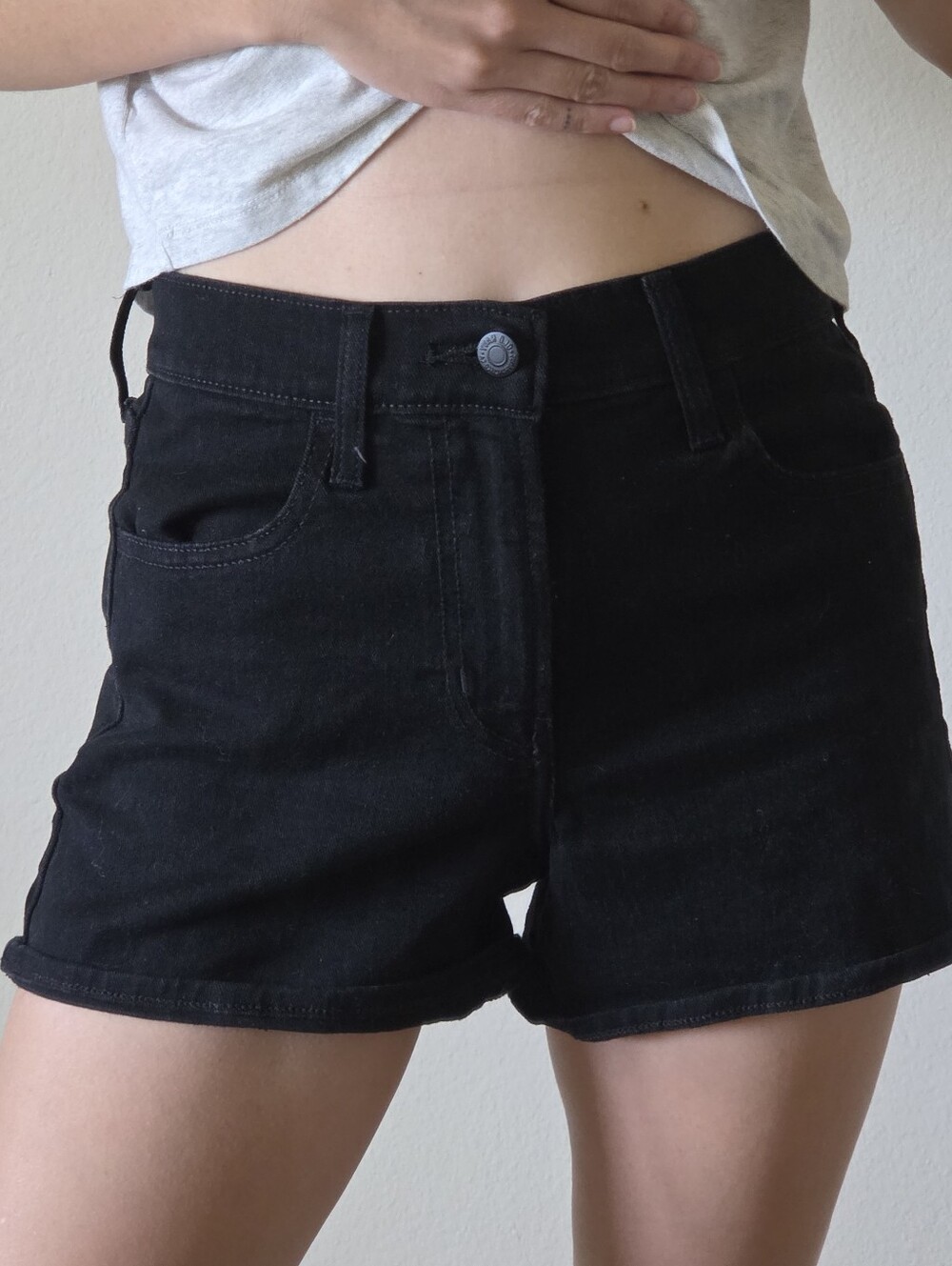 Old Navy High-Rise Wow Black Denim Shorts - Size 00 (Small)